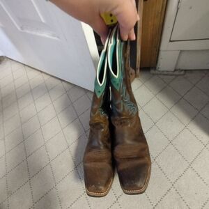 Women's cowboy boots
